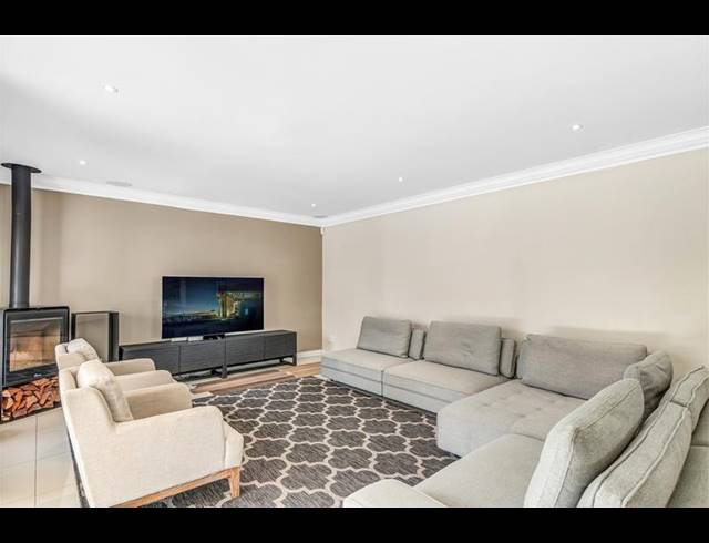 4 BEDROOM HOUSE FOR SALE IN BENMORE GARDENS